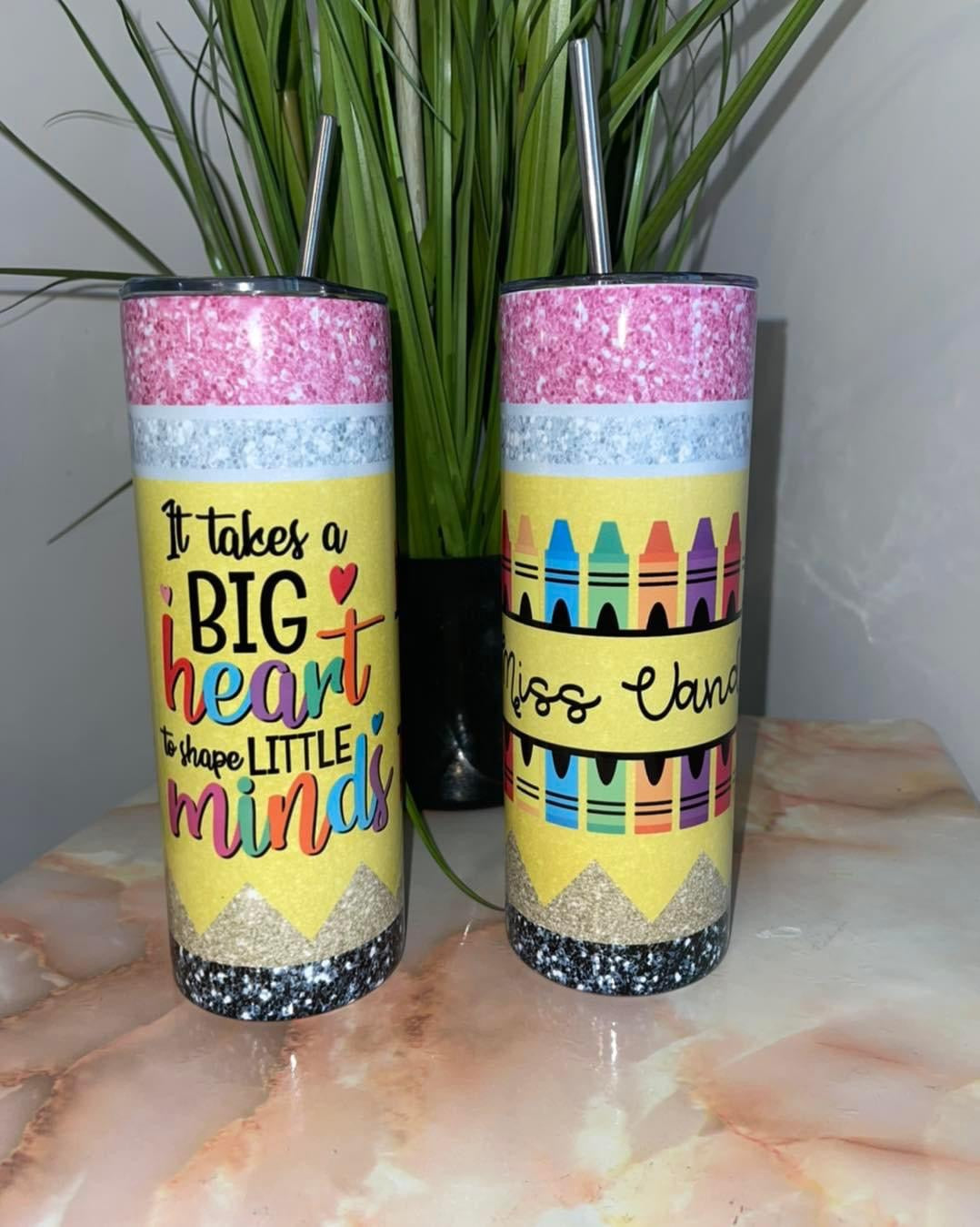 Se necesita un gran corazón para formar mentes pequeñas | Vaso de agradecimiento al maestro